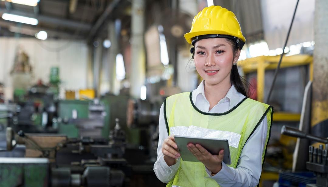 casual manufacturing worker 120